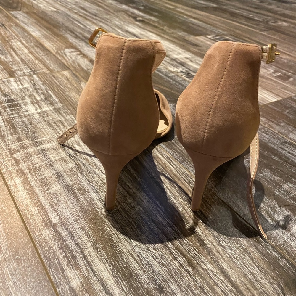 Heels - Picture 2 of 3